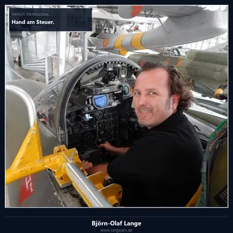 Björn-Olaf Lange im Cockpit eines Alpha-Jet-Trainers